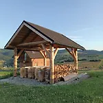 Villa Na Lakach *